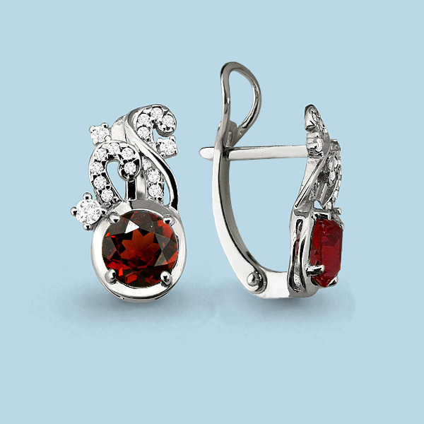 4458103А Серьги из Серебра с гранатами, фианитами