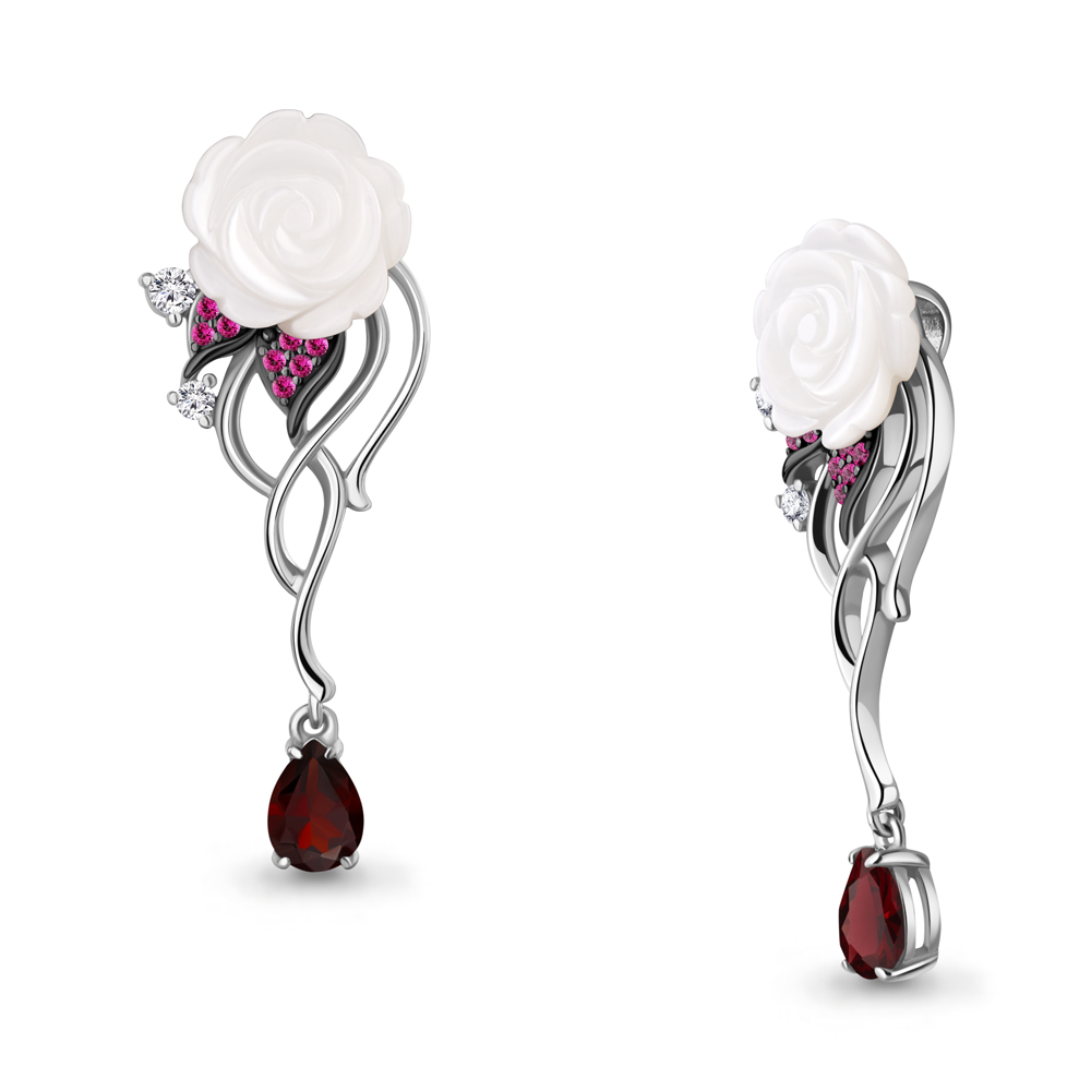 2477403АВ Подвеска из Серебра с гранатом, корундами иск., поделочным камнем, фианитами