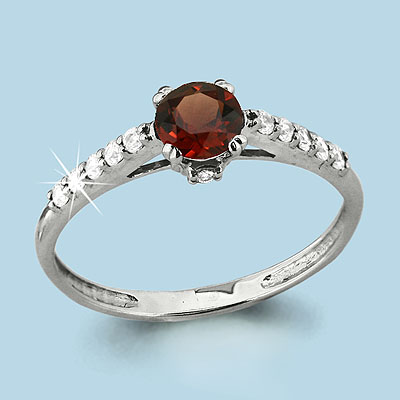 6516403А Кольцо из Серебра с гранатом, фианитами