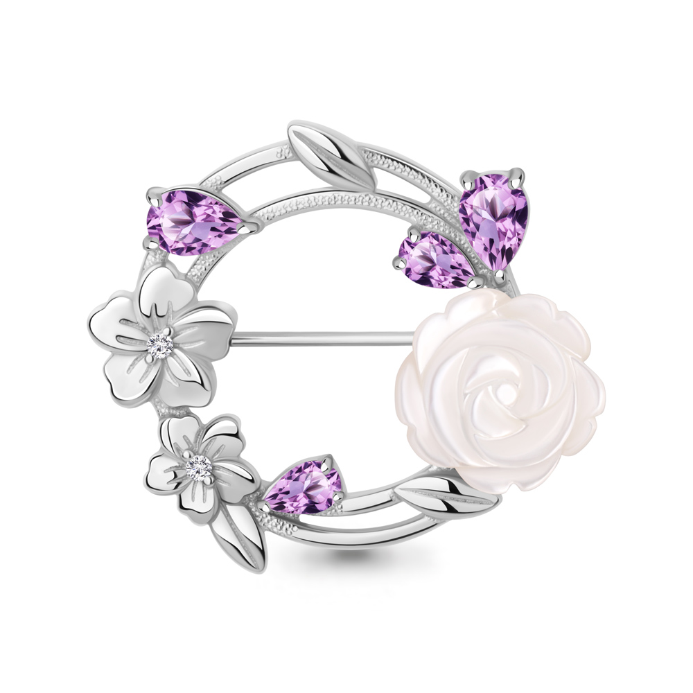 7746204А Брошь из Серебра с аметистами, поделочным камнем, фианитами