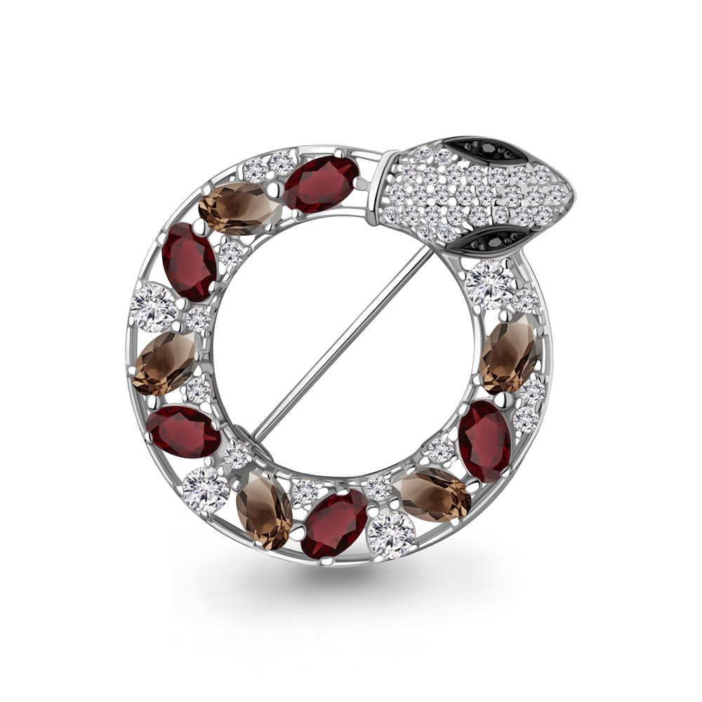 7747836АЧ Брошь из Серебра с гранатами, кварцами дымчатыми, нанокристаллами, фианитами