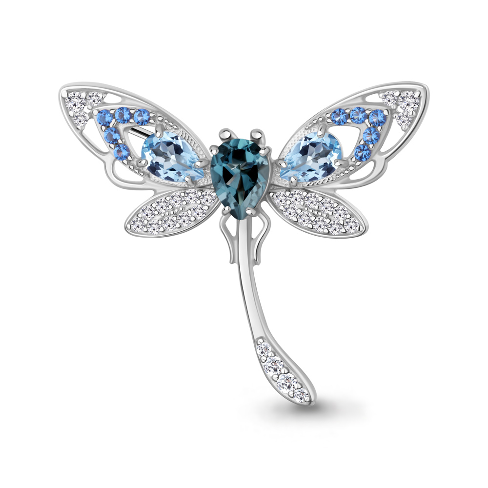 7751962АБ Брошь из Серебра с наносапфирами, топазом лондон блю, топазами свисс блю, фианитами